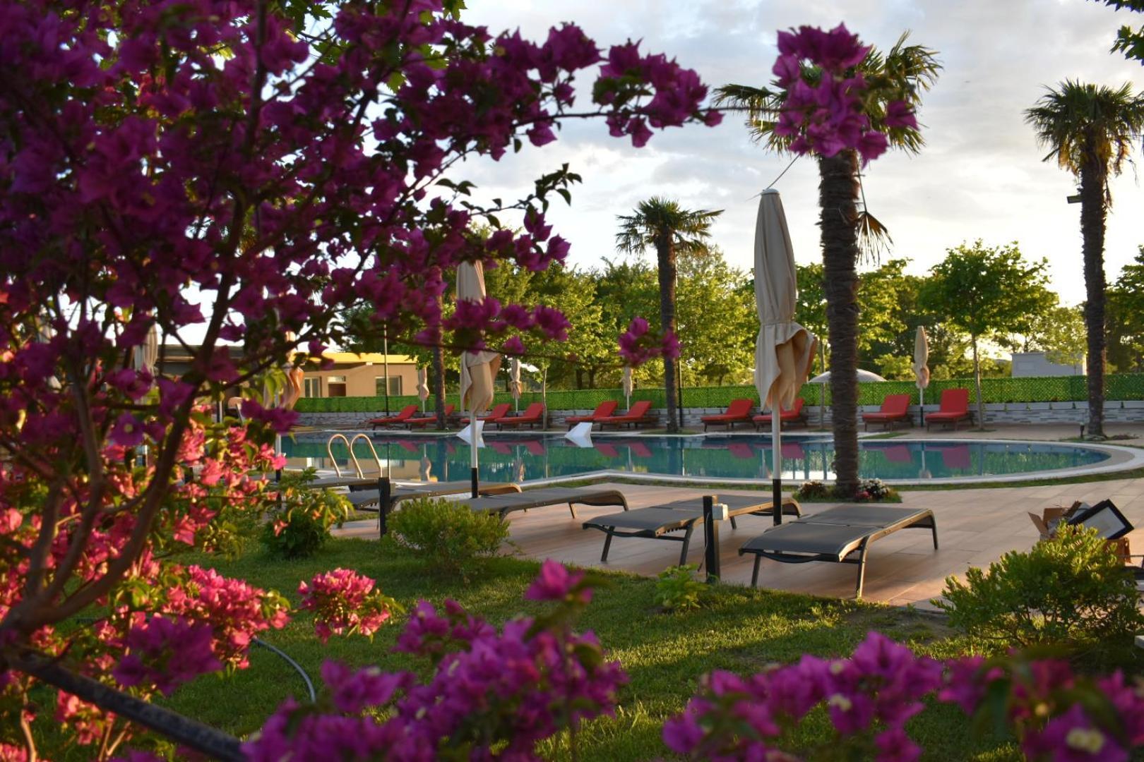 Hotel Qetesia-Te Indriti Velipoje Luaran gambar